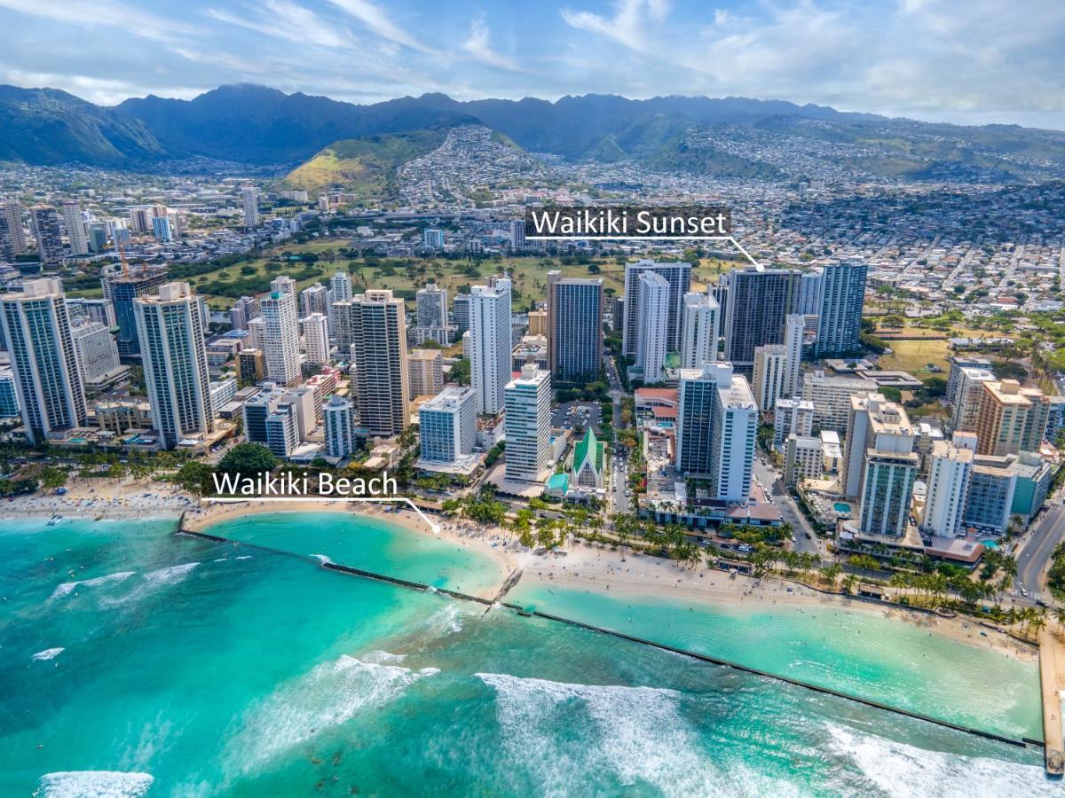 Newly Renovated 2 Bedroom Condo, 1 Block To Waikiki Beach, Free Parking ホノルル エクステリア 写真