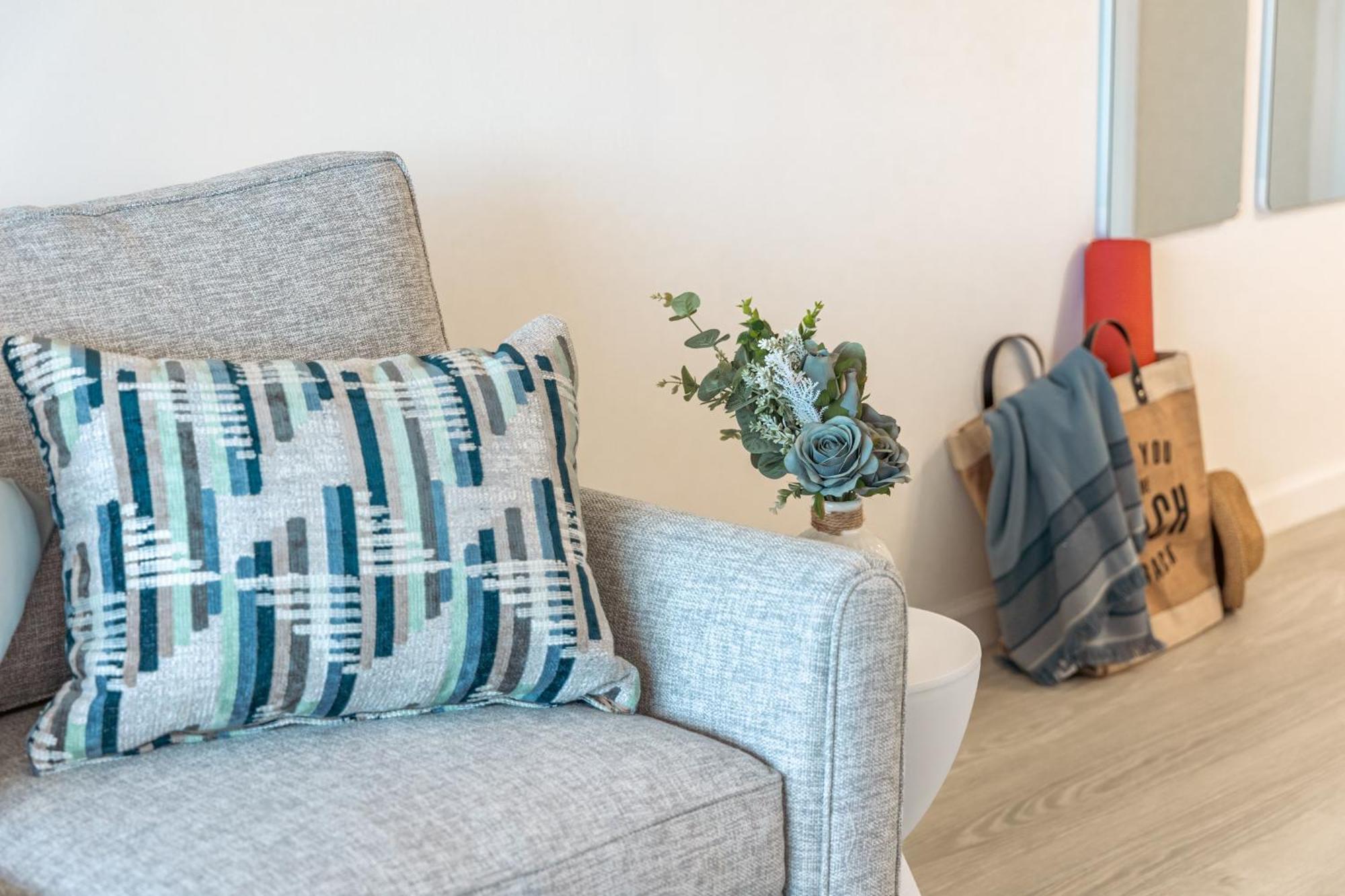 Newly Renovated 2 Bedroom Condo, 1 Block To Waikiki Beach, Free Parking ホノルル エクステリア 写真