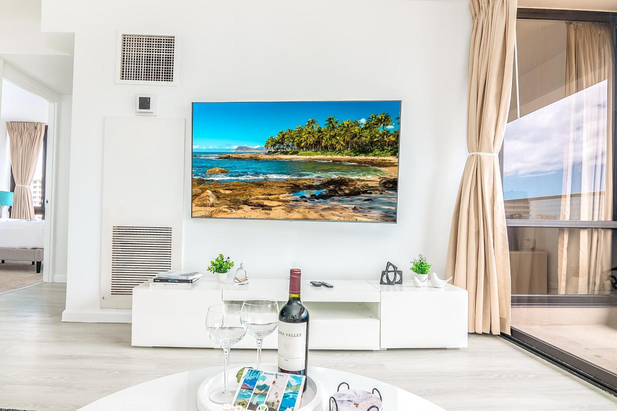 Newly Renovated 2 Bedroom Condo, 1 Block To Waikiki Beach, Free Parking ホノルル エクステリア 写真